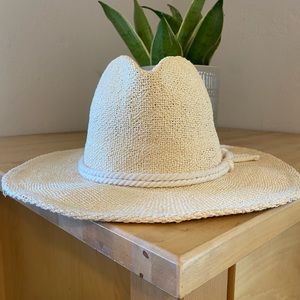 Packable straw Brixton sun hat! Perfect for summer. No stains.